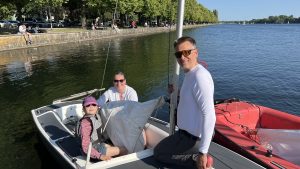 Entspannte Segelszene des Seglertreffs Hannover auf dem Maschsee bei gemeinsamer Ausfahrt.